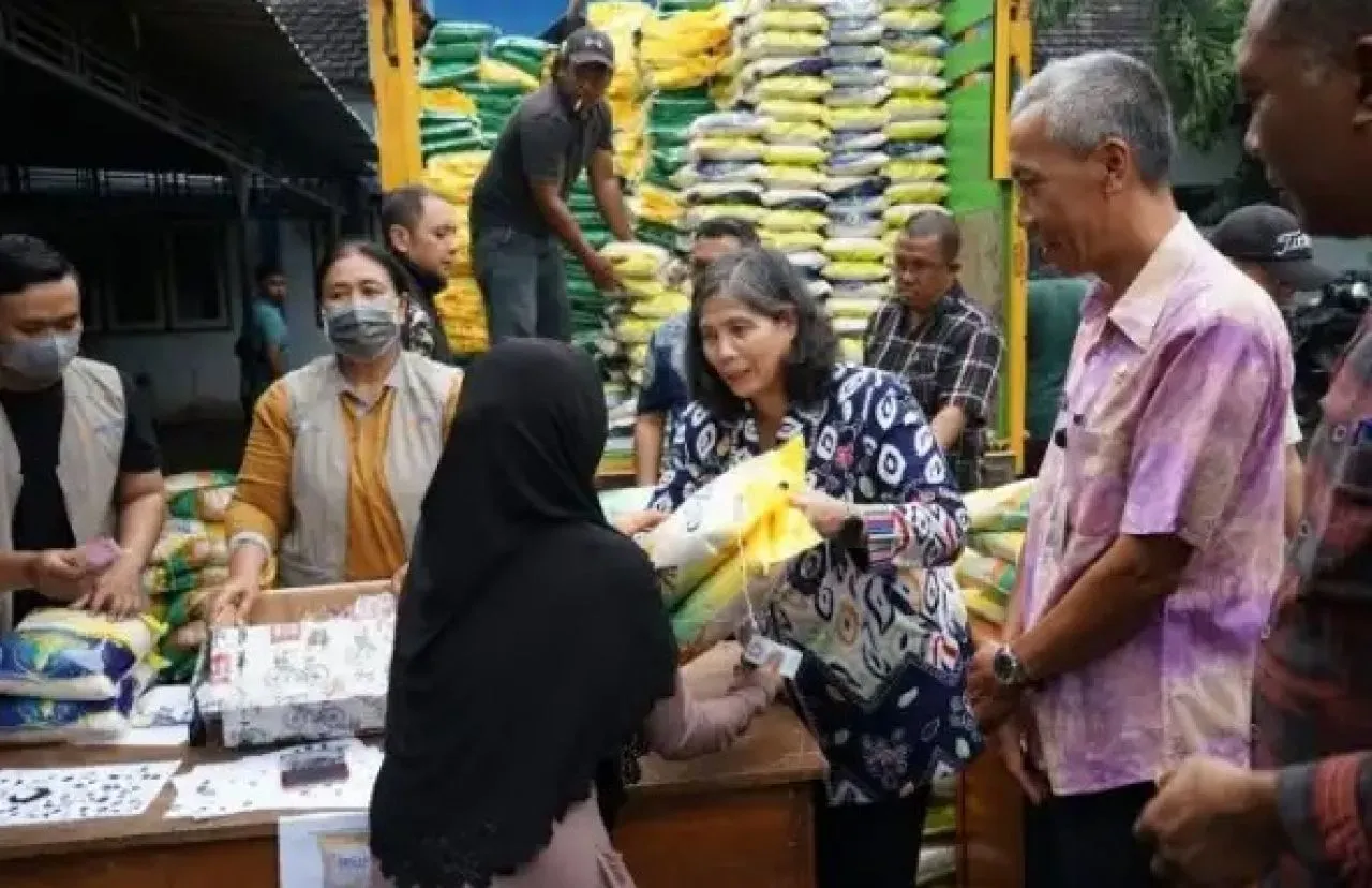 Pj Wali Kota Kediri Turut Serta Melayani Masyarakat