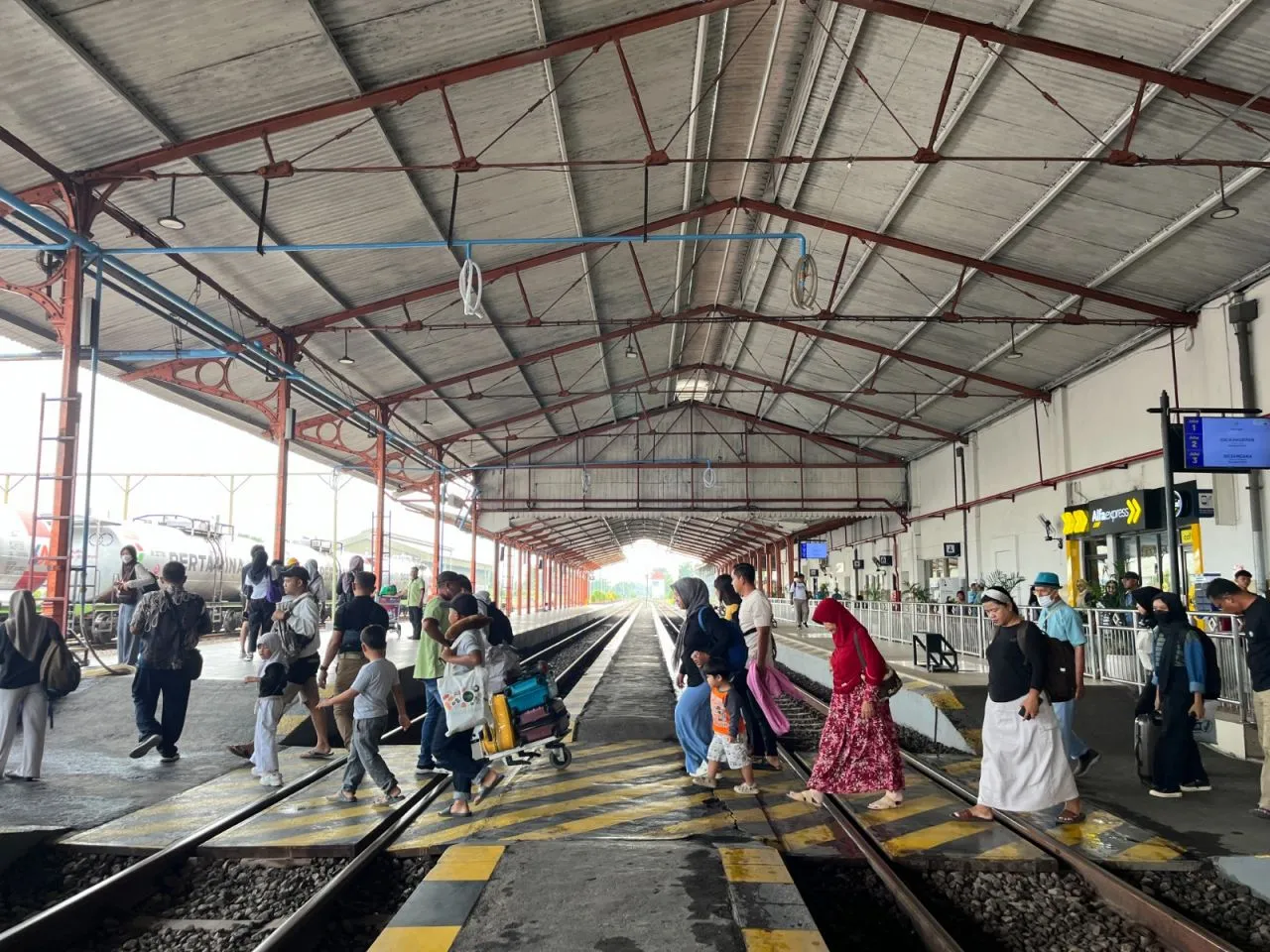 PT KAI Mohon Maaf atas Kelambatan Perjalanan Kereta Api yang Melintas di Daop 7