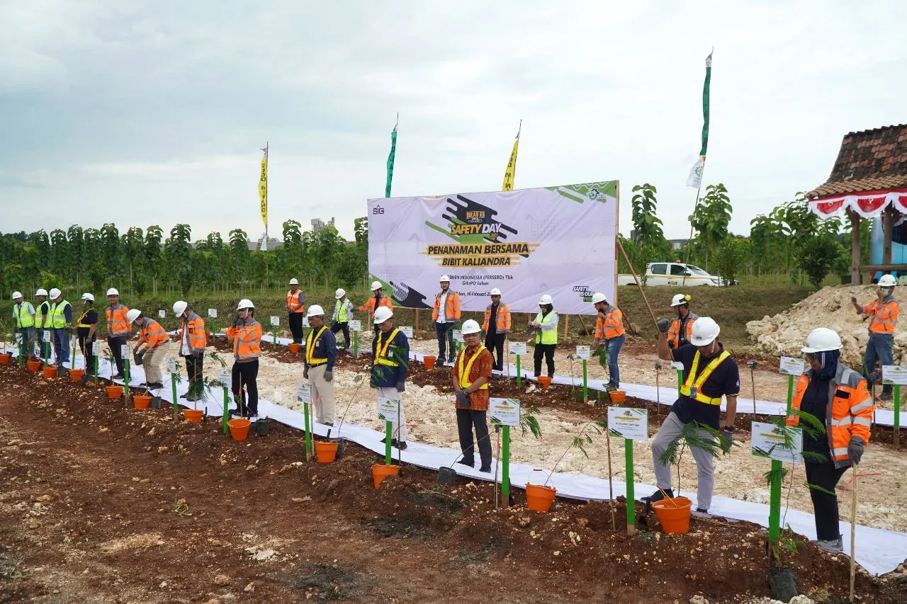 SIG Tanam Lebih dari 500 Ribu Pohon di Lahan Pascatambang Pabrik Tuban