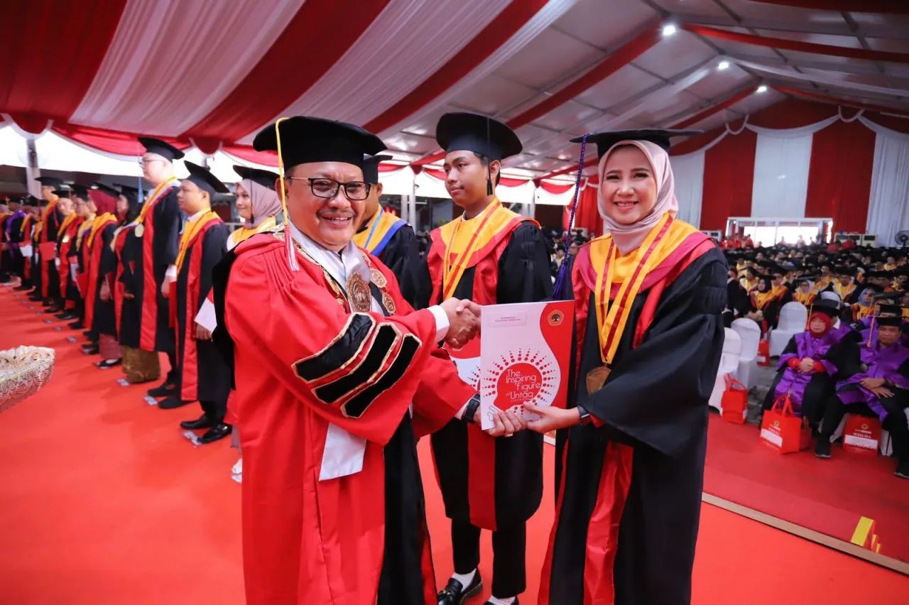 Cetak Lulusan Yang Berkontribusi untuk Industri Indonesia, Untag Surabaya Gelar Wisuda ke-128