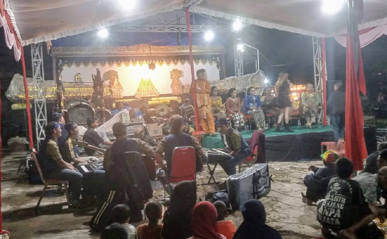 Sedekah Bumi, Pemdes Pager Ngumbuk Gebyar Hiburan Wayang Kulit
