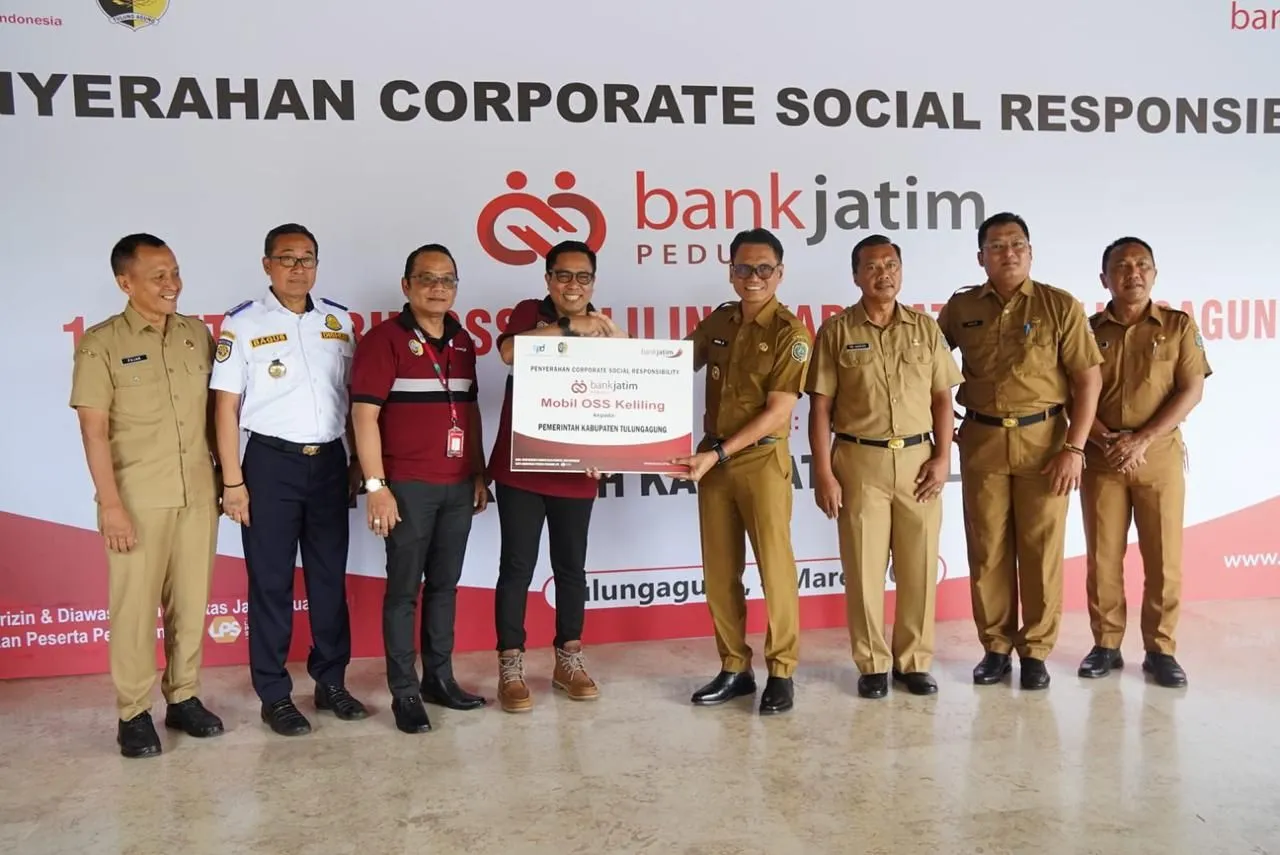 Permudah Layanan Perizinan, Bank Jatim Berikan Satu Mobil Layanan Keliling