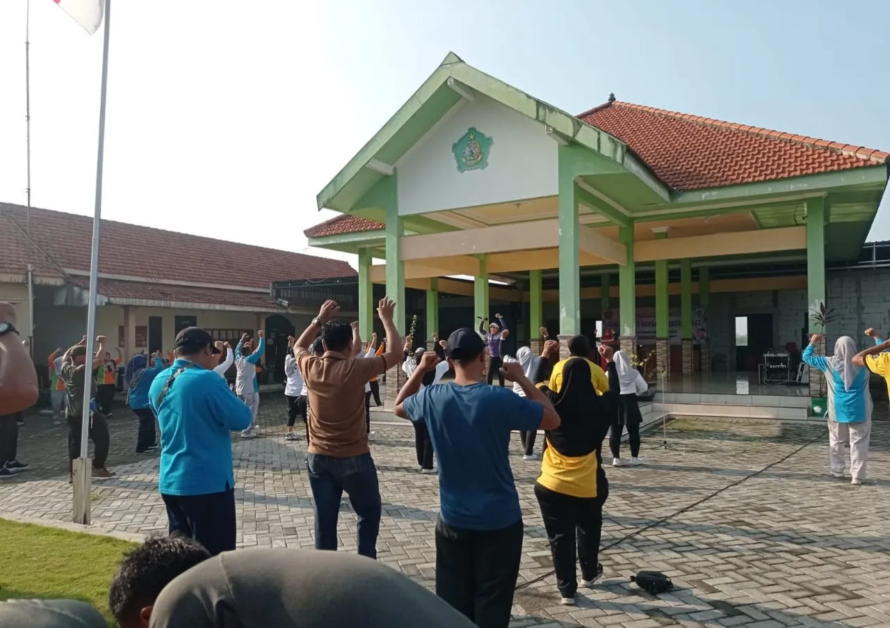 Ajak Masyarakat Hidup Sehat, Kades Wonokalang Cetuskan Budaya Senam Bersama