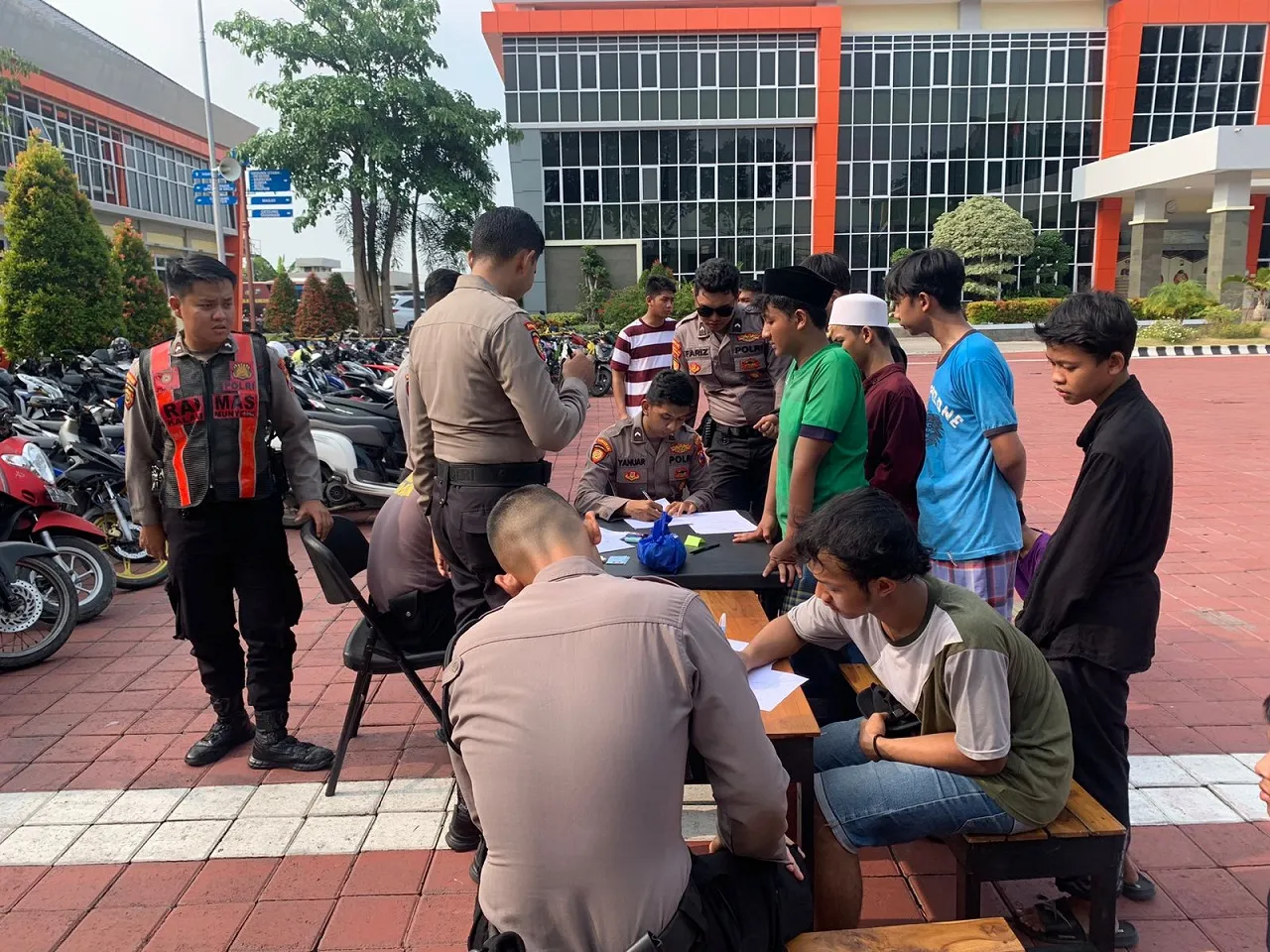 Hendak Balapan Liar, Puluhan Remaja dan 50 Motor Diamankan Polisi Gresik
