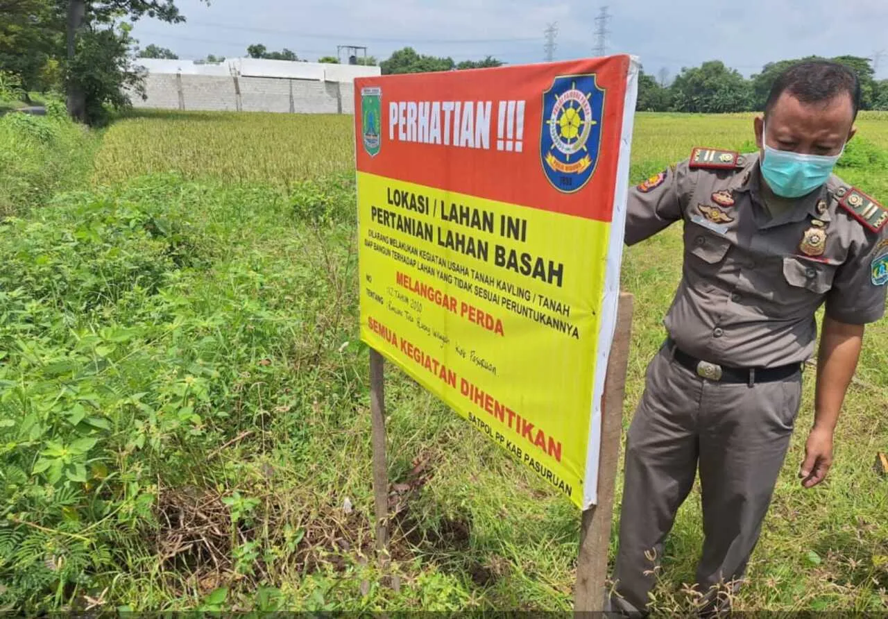 Satpol PP Pasuruan Tutup Kawasan Perumahan Berdiri di Atas Zona Hijau