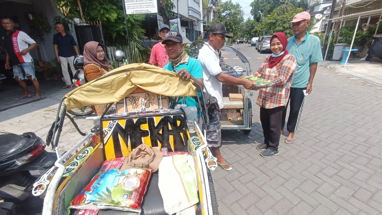 Sambut Bulan Suci Ramadhan, Notaris Eny Bagikan Puluhan Paket Sembako