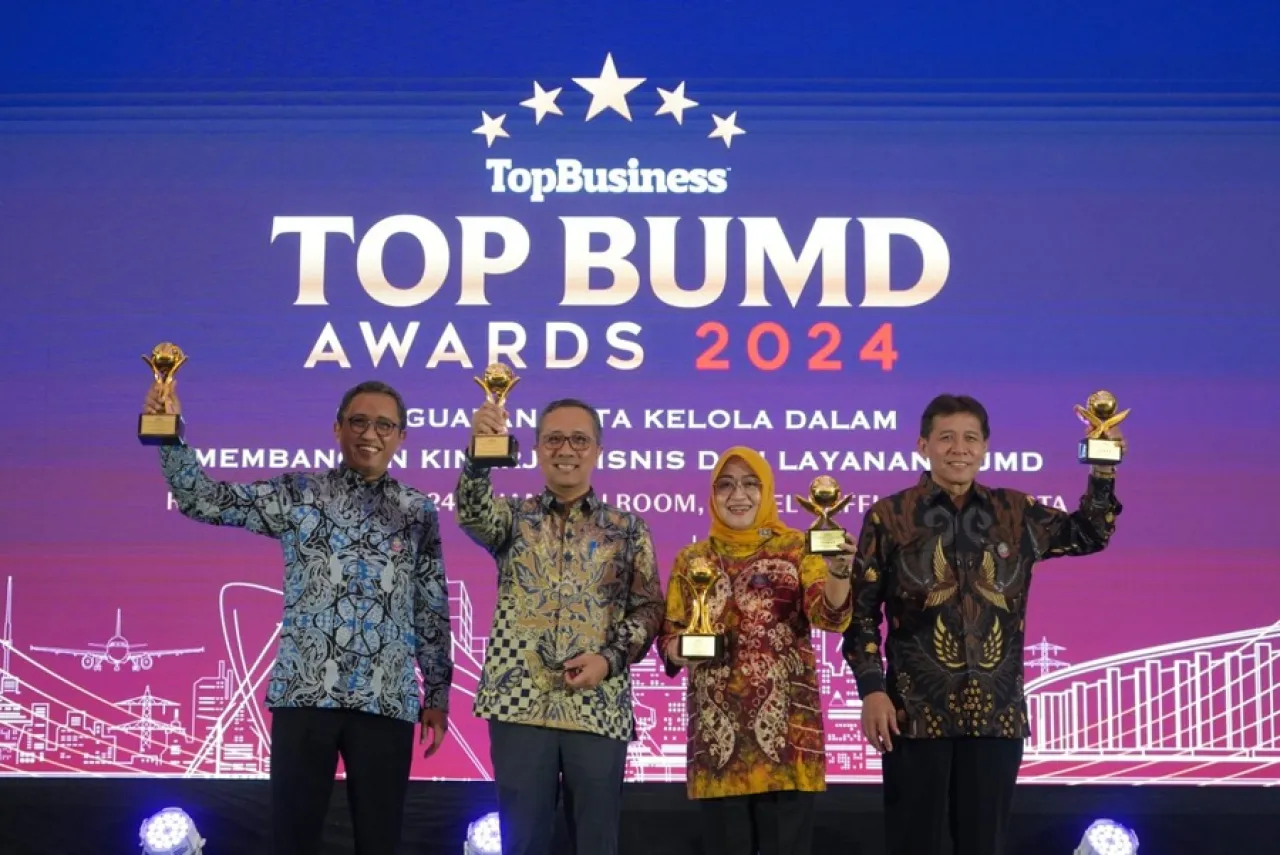 Pemkot Surabaya Borong 6 Penghargaan di Top Bumd Awards 2024