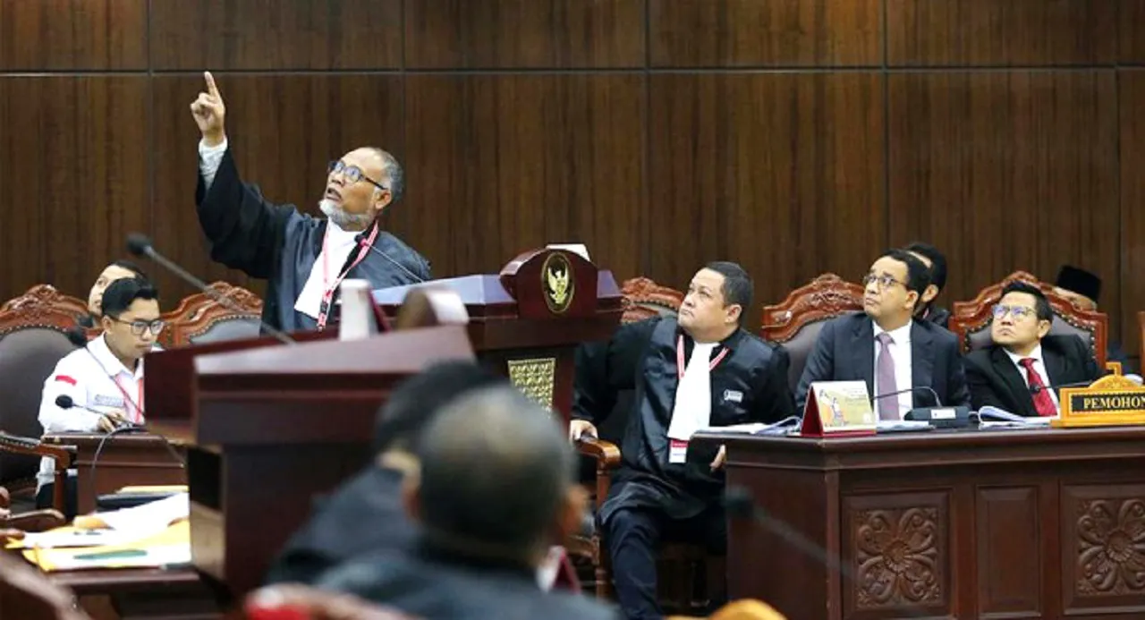Dugaan Nepotisme Jokowi 'Dijlentrekkan' di Gedung MK