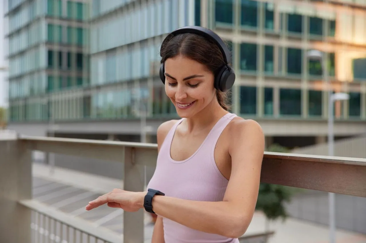 Sempurnakan Gaya di Hari Lebaran dengan Huawei Band 8: Fitur dan Kelebihannya