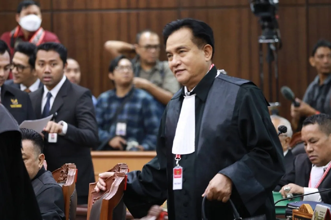 Yusril Tersenyum, Mahfud Ingatkan Kesaksiannya MK = Mahkamah Kalkulator, Pandangan Usang