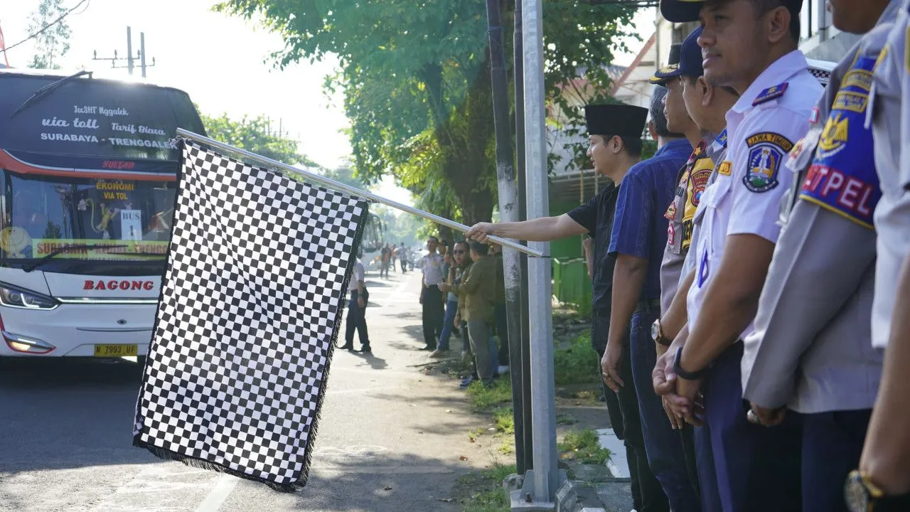 Bupati Trenggalek Berangkatkan Bus Balik Lebaran Gratis