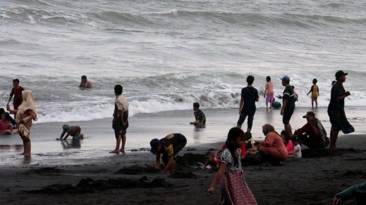 Pantai Watu Pecak, Jadi Destinasi Favorit saat Libur Lebaran
