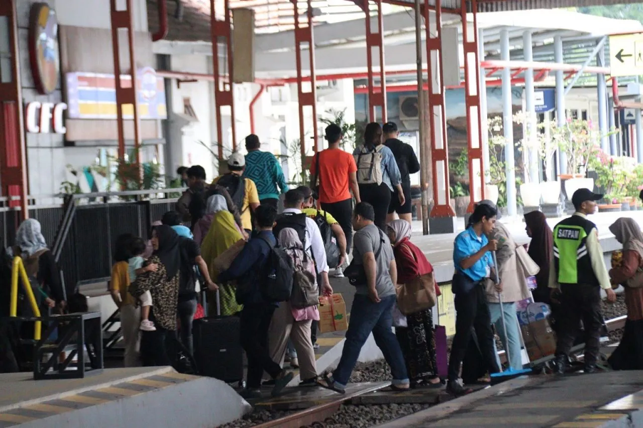 Stasiun Malang Dipadati Pemudik pada Masa Arus Balik