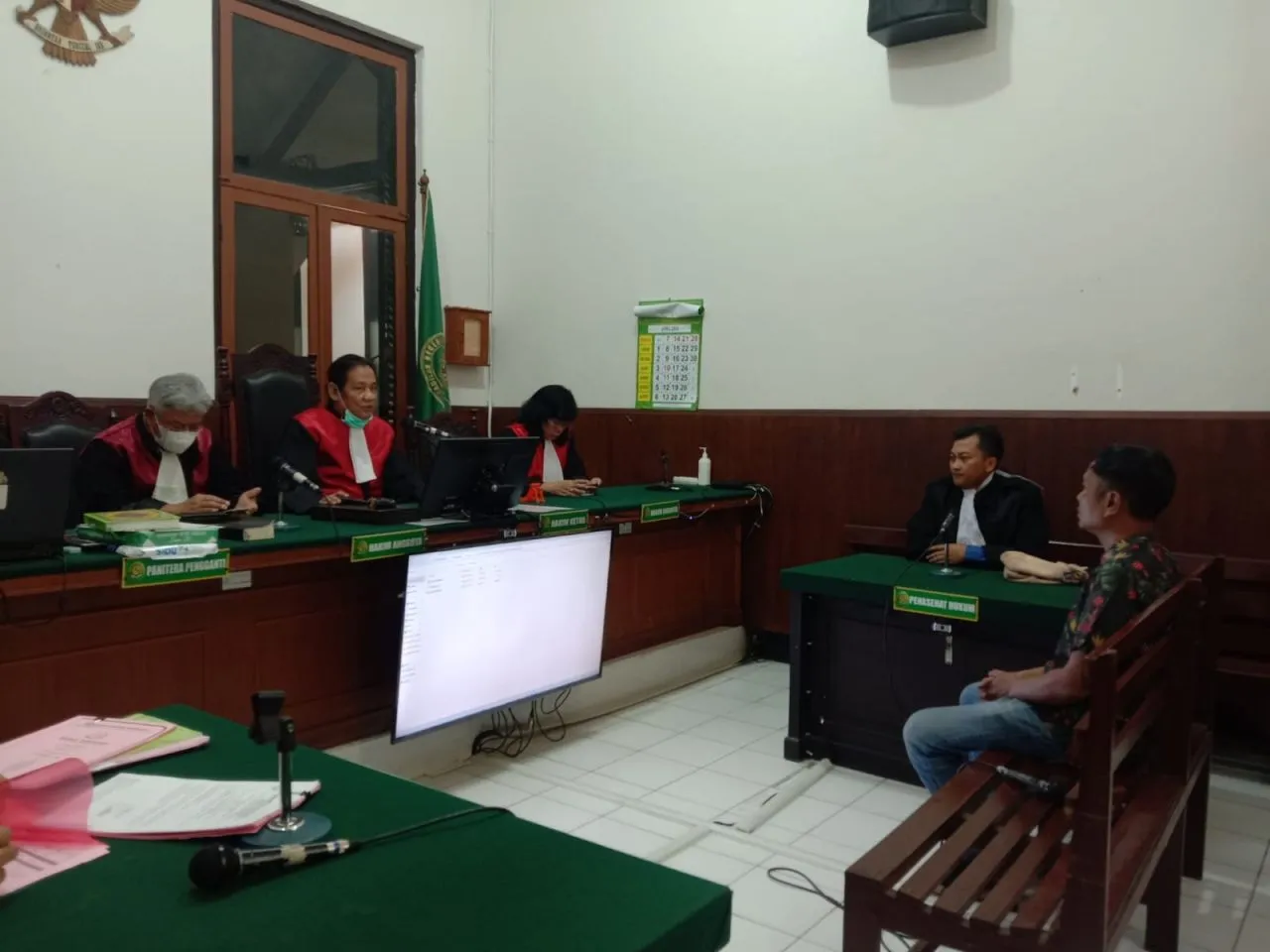 Hakim Geram, Terdakwa Edy Mukti Terlambat di Persidangan