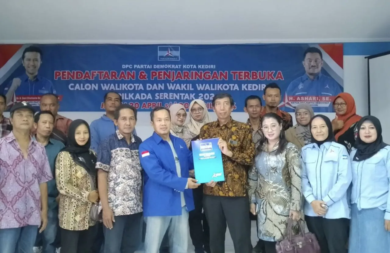 Usai Vinanda Kini Giliran Mas Awi Kembalikan Berkas Bacawali Kota Kediri ke DPC Partai Demokrat