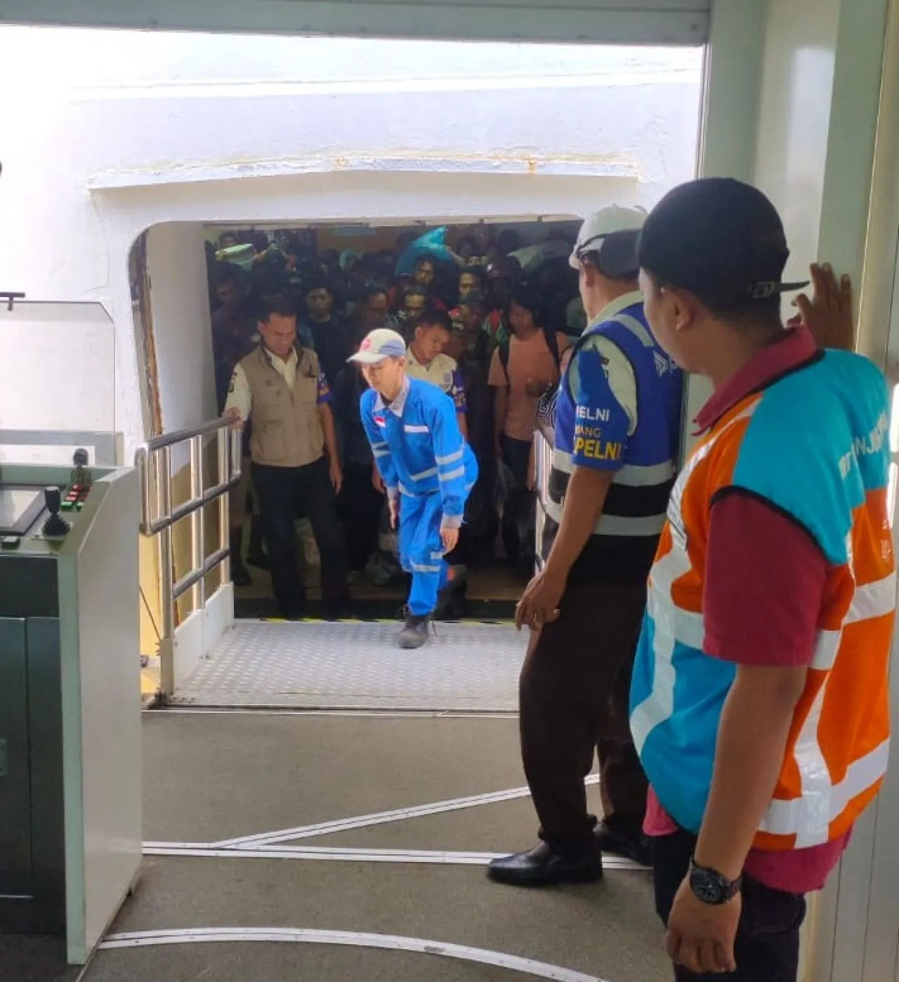 Baca juga : H-7 Lebaran 2024: Pemudik di Pelabuhan Tanjung Perak Melonjak Drastis dibandingkan 2023