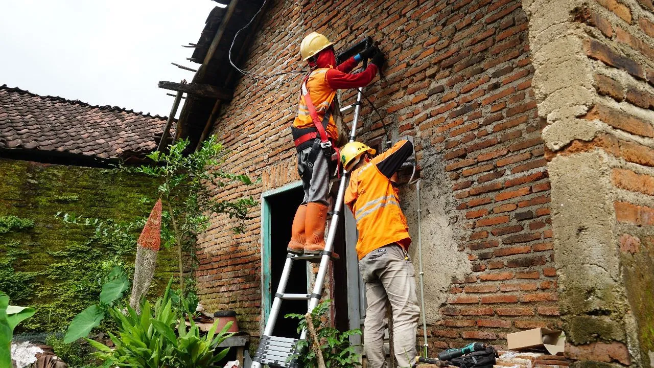 Memberi Terang Membangun Negeri, PLN Berikan Promo Sambung Listrik Baru Bagi Warga Tidak Mampu di Jatim