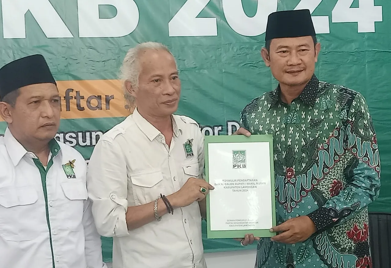 Daftar ke PKB, Bupati Lamongan Angkut Relawannya Pakai Bus