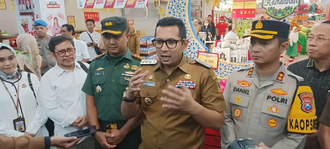 Pj Wali Kota Mojokerto Temukan Makanan Terindikasi Mengandung Boraks saat Sidak Pasar