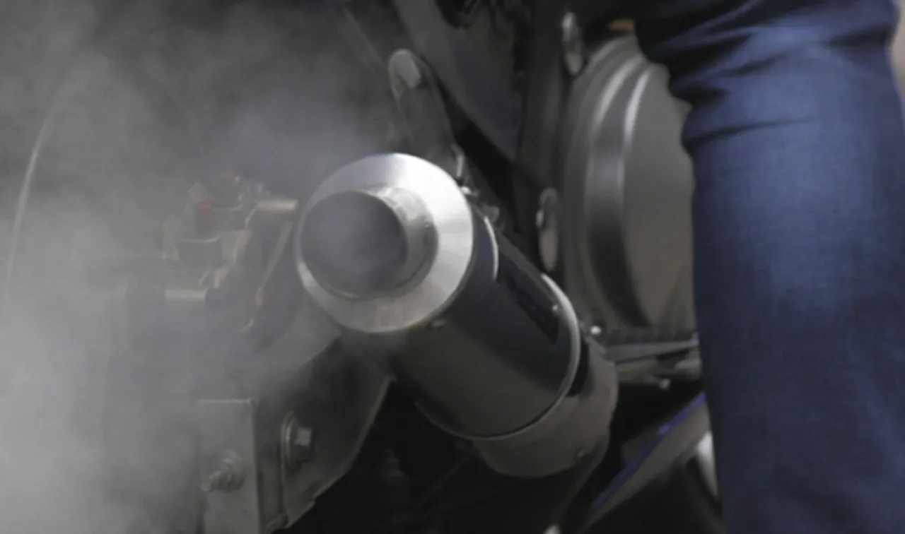 Perlu Diperhatian! Detonasi Mesin Picu Knalpot Motor Matik Berkepul Asap Hitam