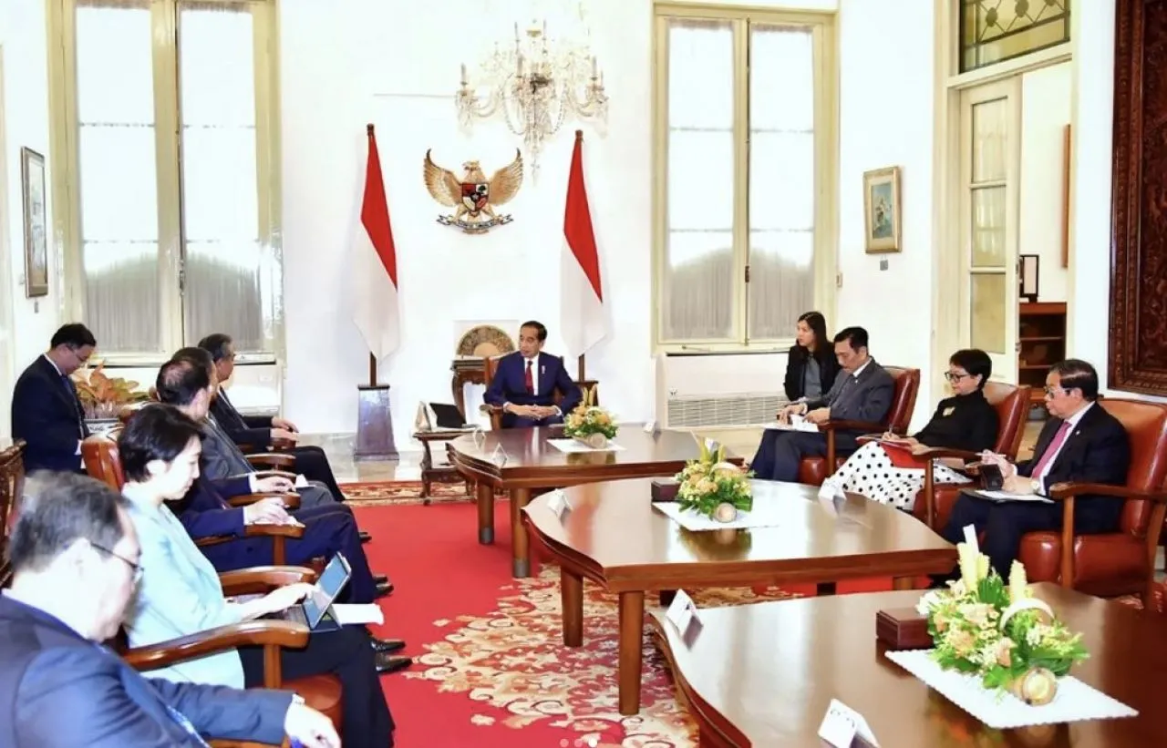 Jokowi Uber China Rampungkan Kereta Cepat Jakarta-Surabaya