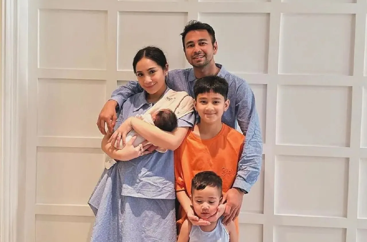 Heboh! Nagita Gendong Bayi Perempuan Bernama ‘Lily’, Warganet Kaitkan dengan Ramalan Hard Gumay