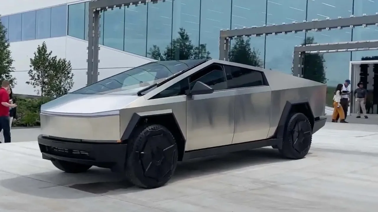 Wow! Tesla Cybertruck Bakal di Update, Ngecas 15 Menit Melaju 248 Km