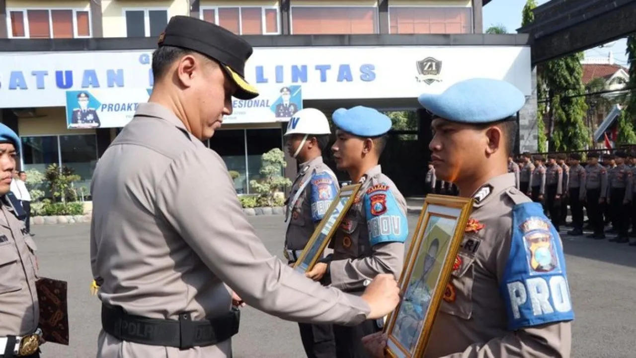 Absen Lebih dari Sebulan, 2 Anggota Polres Lamongan Dipecat