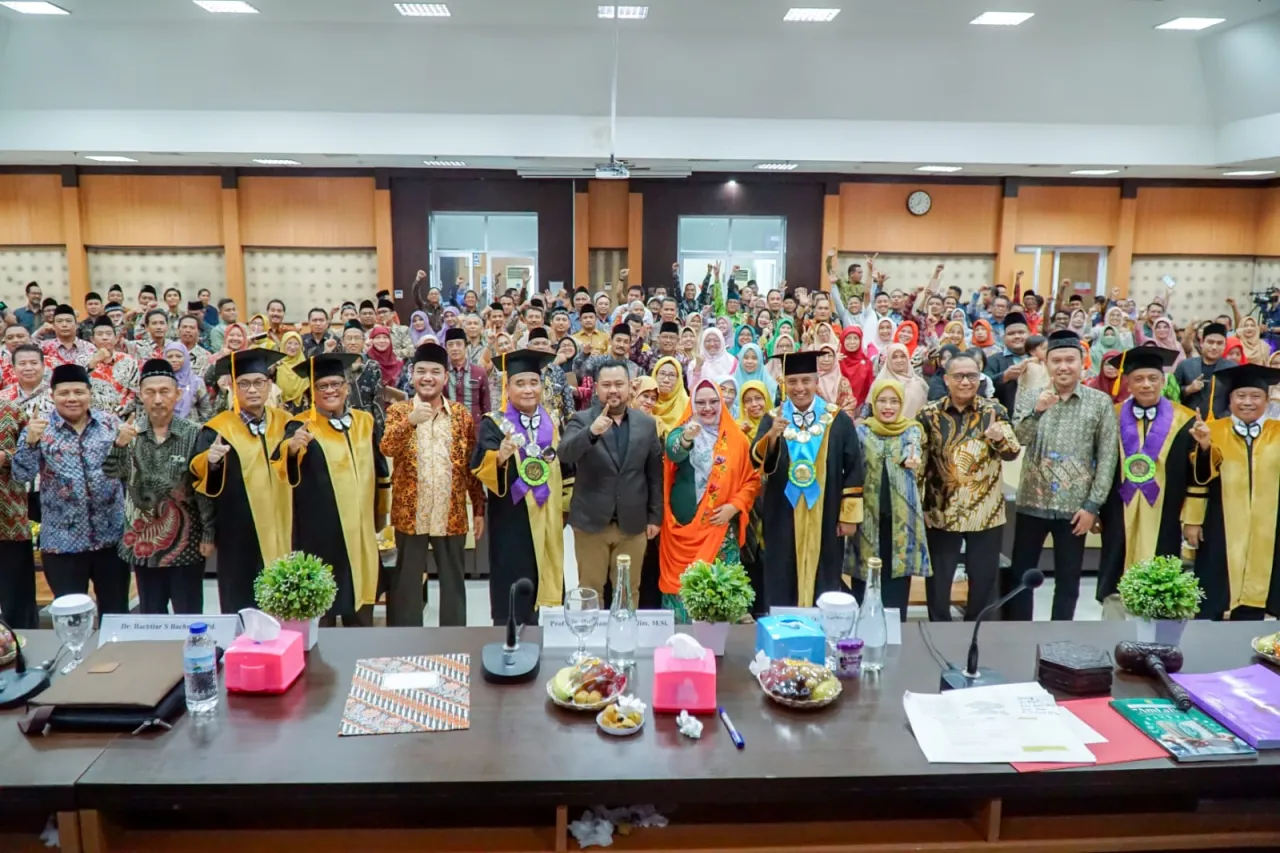 Wabup Gresik Raih Gelar Doktor Unesa dengan Nilai Sangat Memuaskan