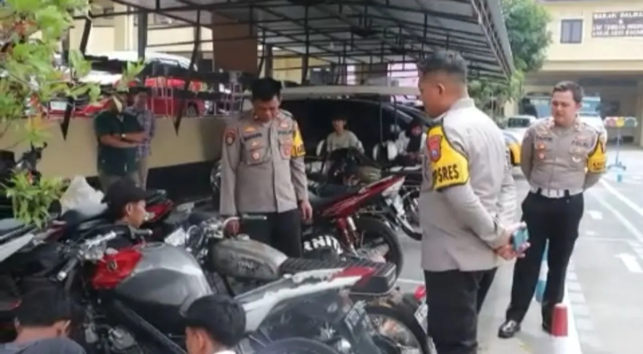 Puluhan Pemilik Motor Brong Lakukan Penggantian Knalpot Standar untuk Ambil Motornya
