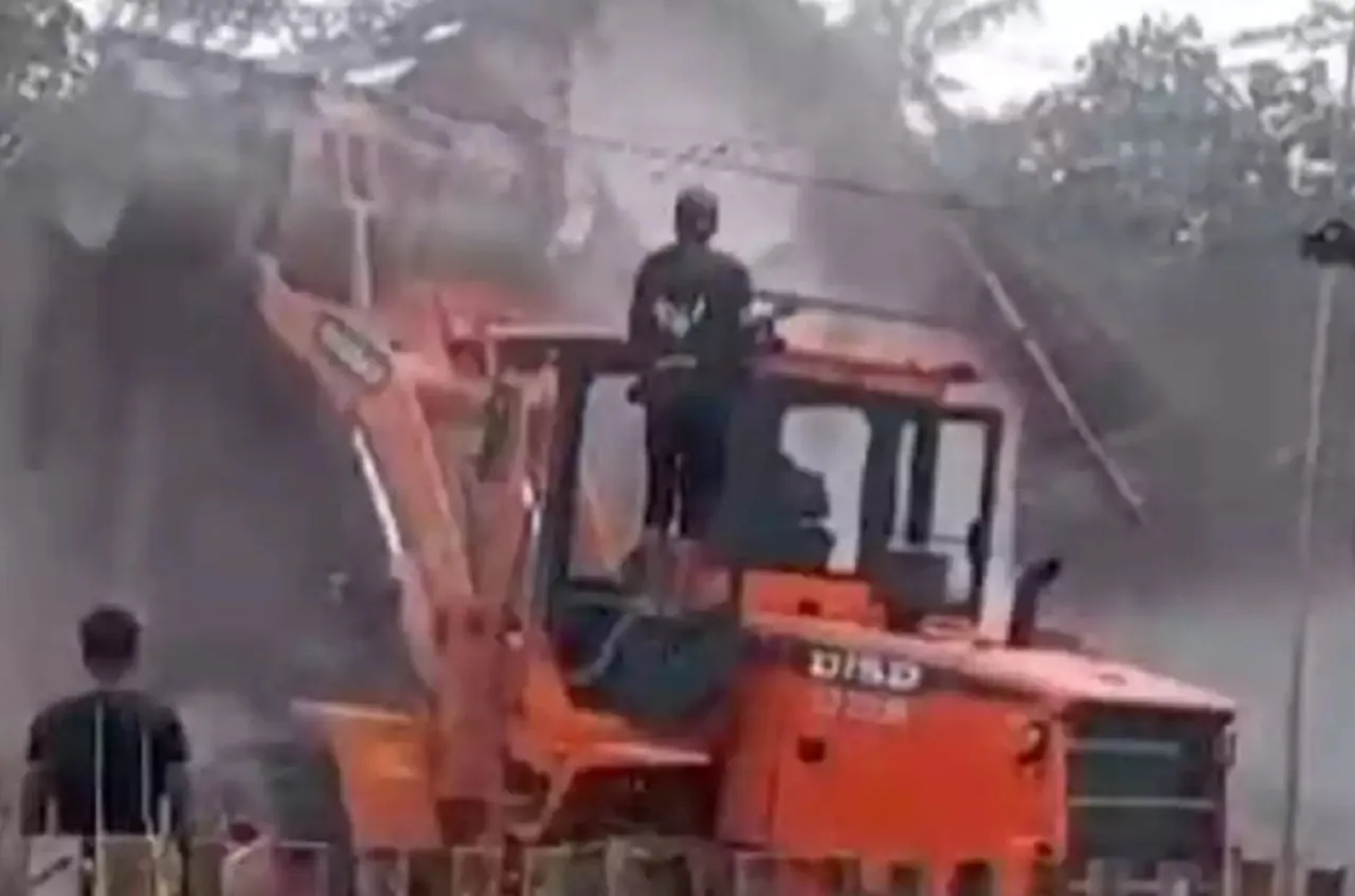 Baca juga : Perkara Harta Warisan, Seorang Anak di Malang Buldozer Rumah Orang Tuanya
