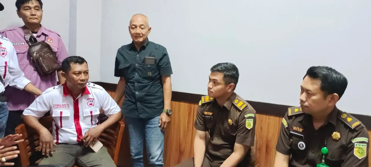 Diduga Selewengkan Dana BK, Kades Penambangan Dilaporkan ke Kejaksaan