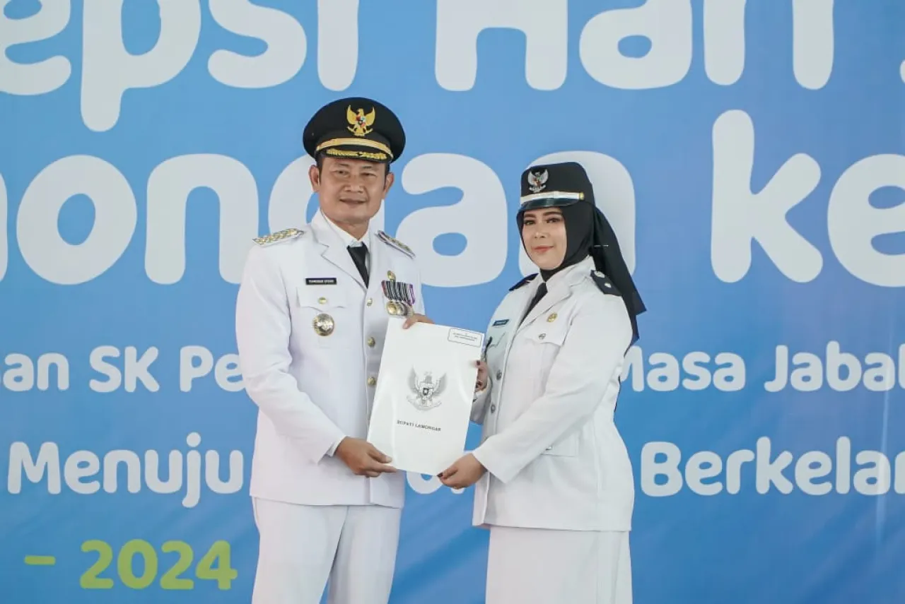 Usai Serahkan SK Perpanjangan Kades, Bupati Lamongan Ajak Wujudkan Desa Mandiri