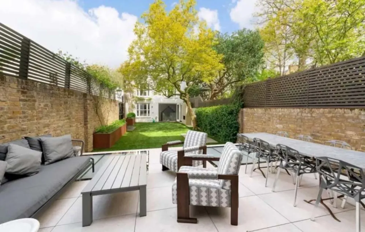 Tak Kunjung Laku, Rumah Sol Campbell Banting Harga