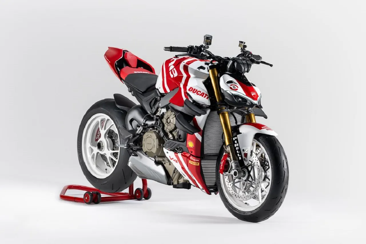 Kolaborasi Bareng Supreme, Ducati Streetfighter V4 Dijual Terbatas