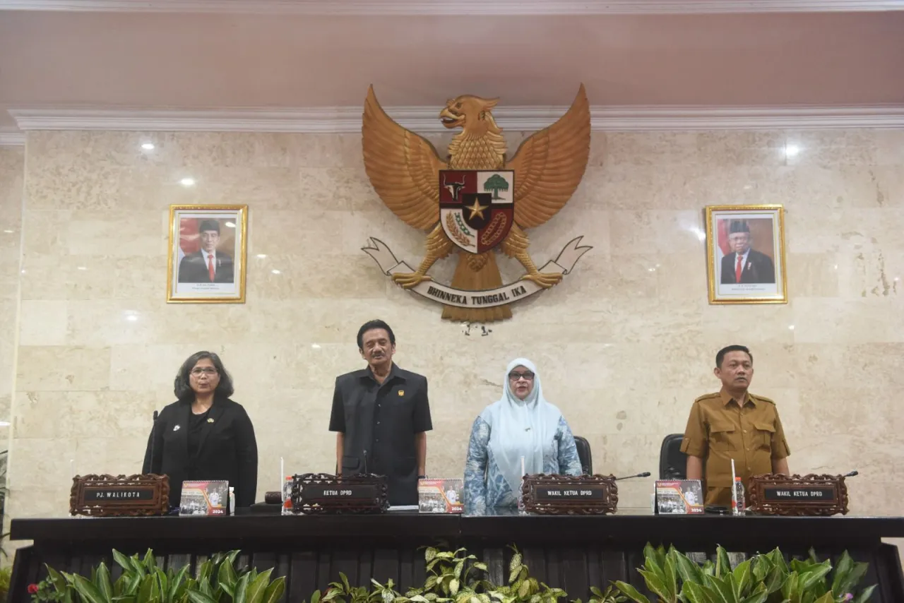 Pj Wali Kota Kediri Jelaskan Isi Empat Raperda di Paripurna DPRD