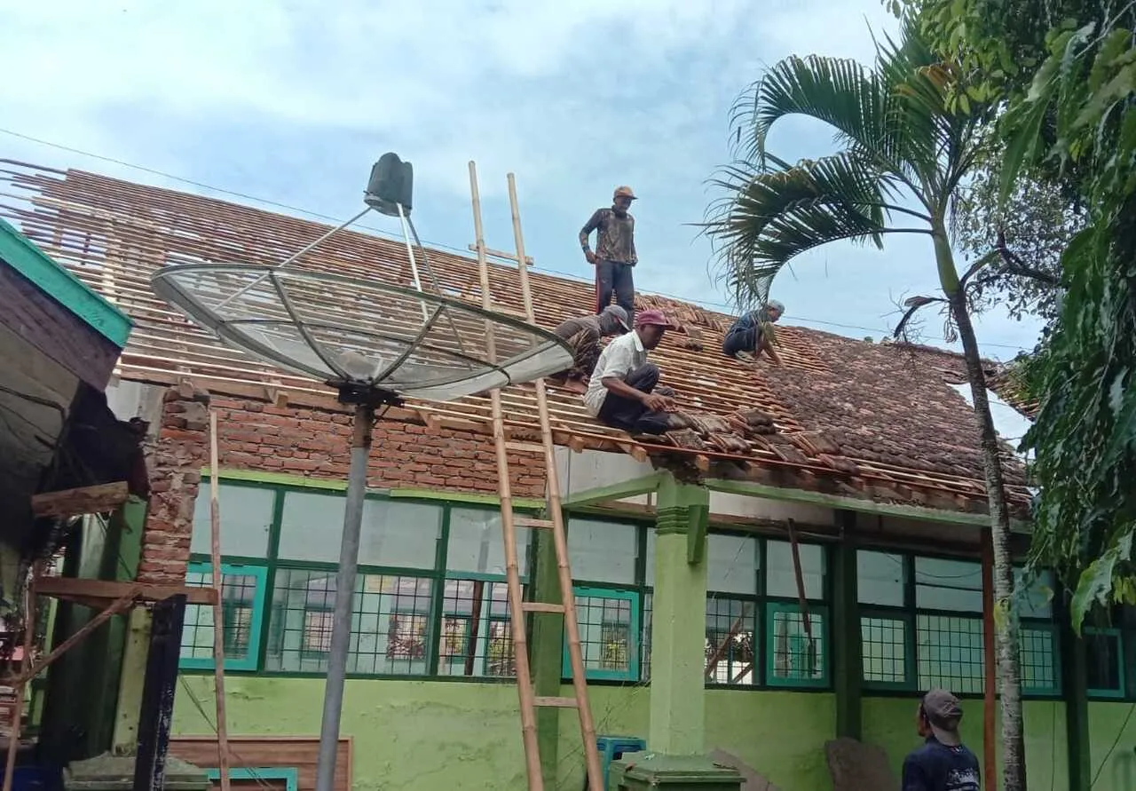 Pemprov Jatim Mulai Benahi 331 Fasum Terdampak Gempa Bumi di Pulau Bawean