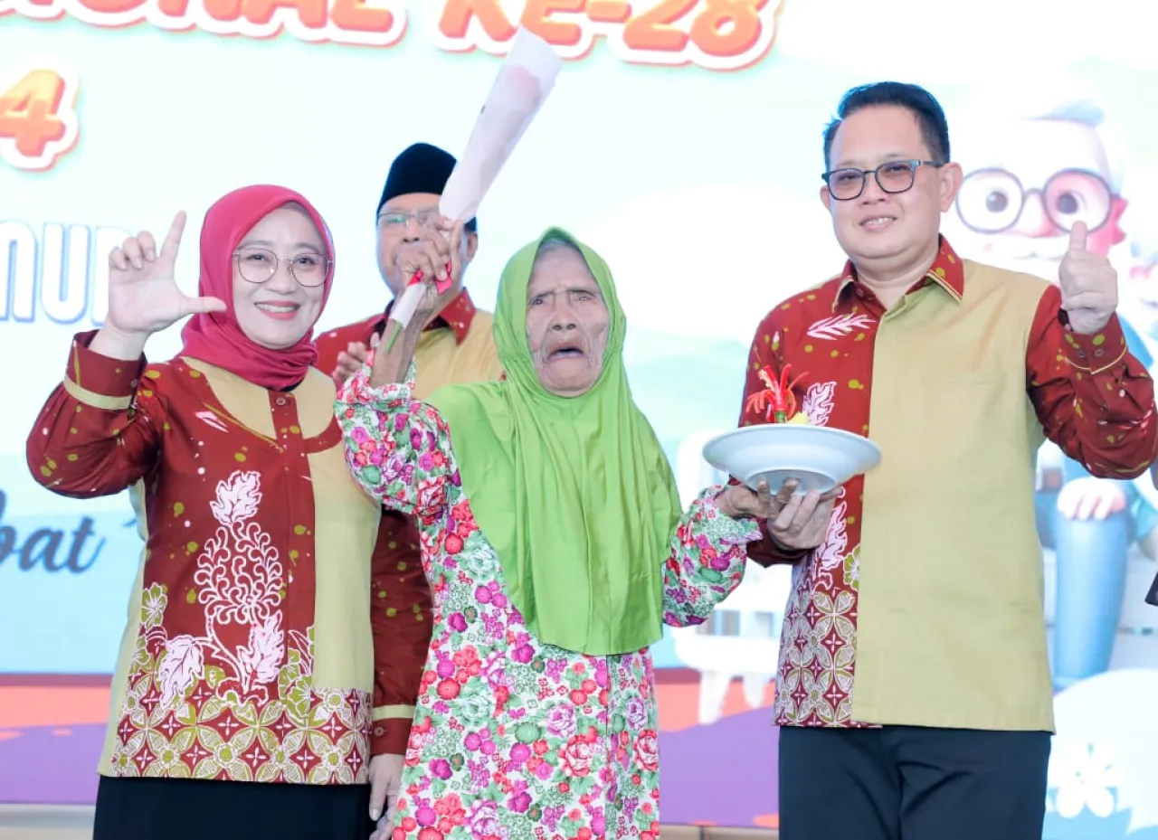 Pj Gubernur Adhy Ajak Masyarakat Tingkatkan Kepedulian dan Perlindungan untuk Lansia