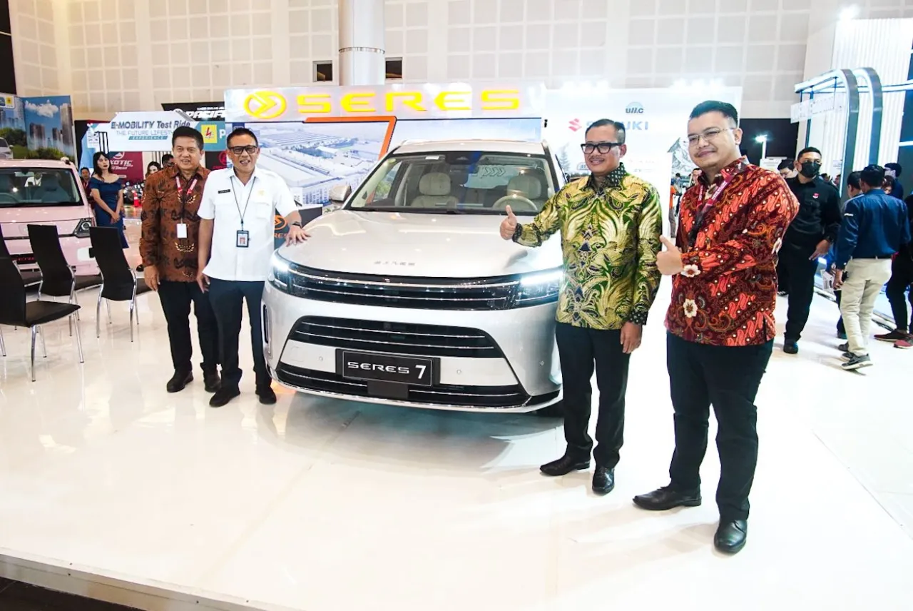 Sokonindo Pamerkan SERES 7 dan SERES E1, Mobil Listrik Masa Depan di IIMS Surabaya 2024