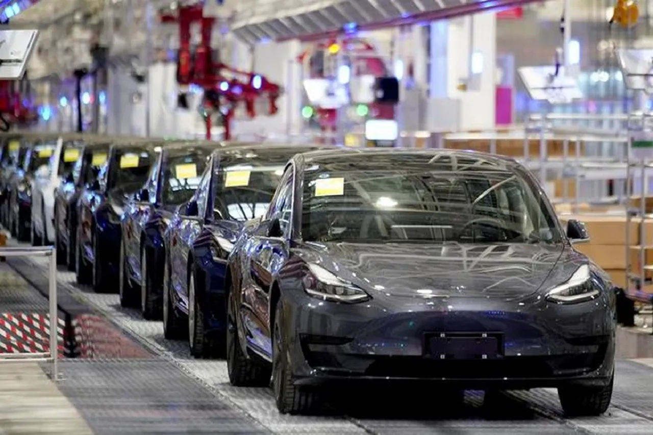 Fokus ke Robotaxi, Tesla Turunkan Target Produksi 20 Juta Unit