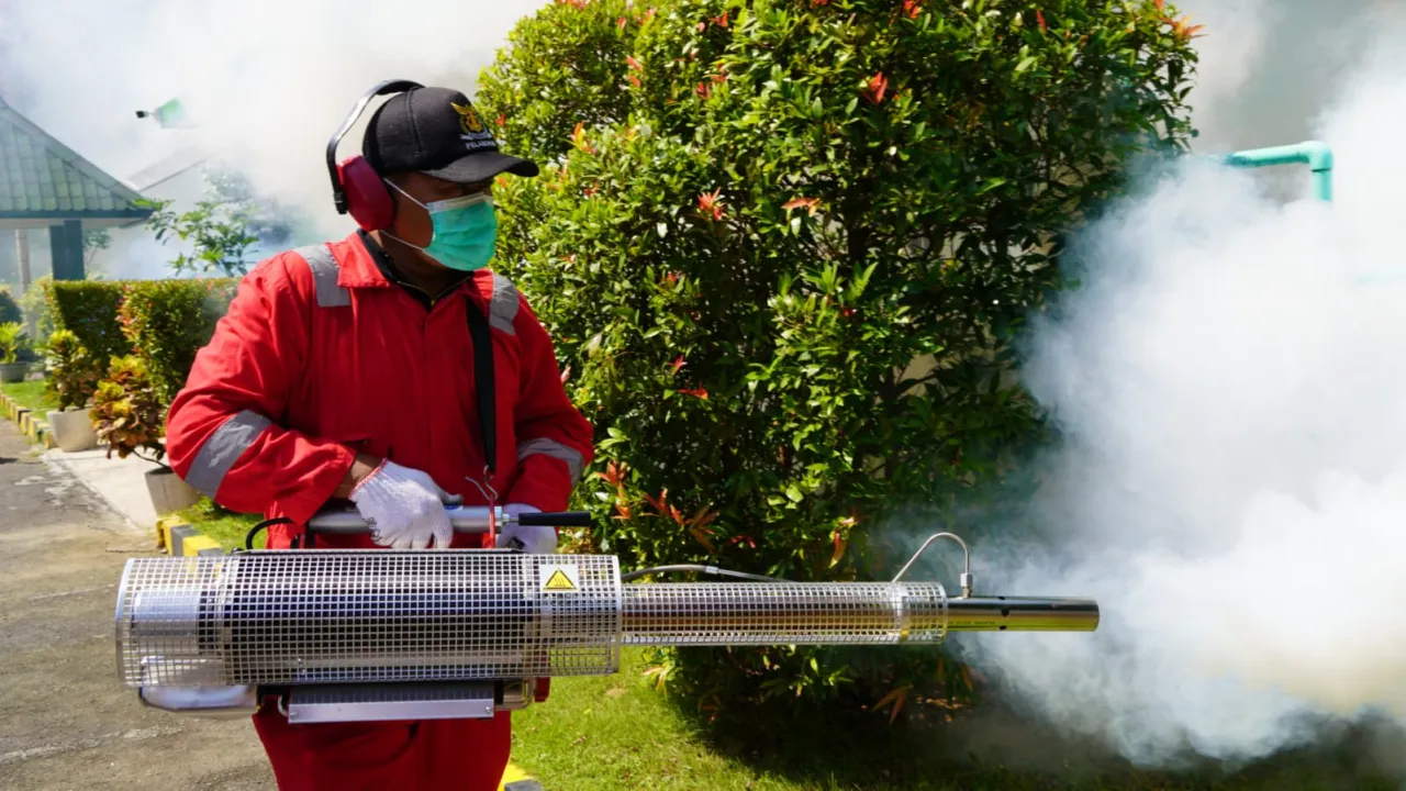 BBKK Surabaya Lakukan Fogging hingga Pasang Perangkat Tikus 