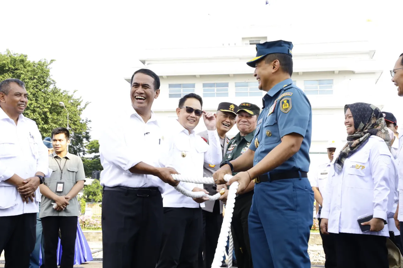 Pj Gubernur Adhy Sebut Bantuan Alsintan Bentuk Komitmen Tingkatkan Produksi Pertanian di Daerah