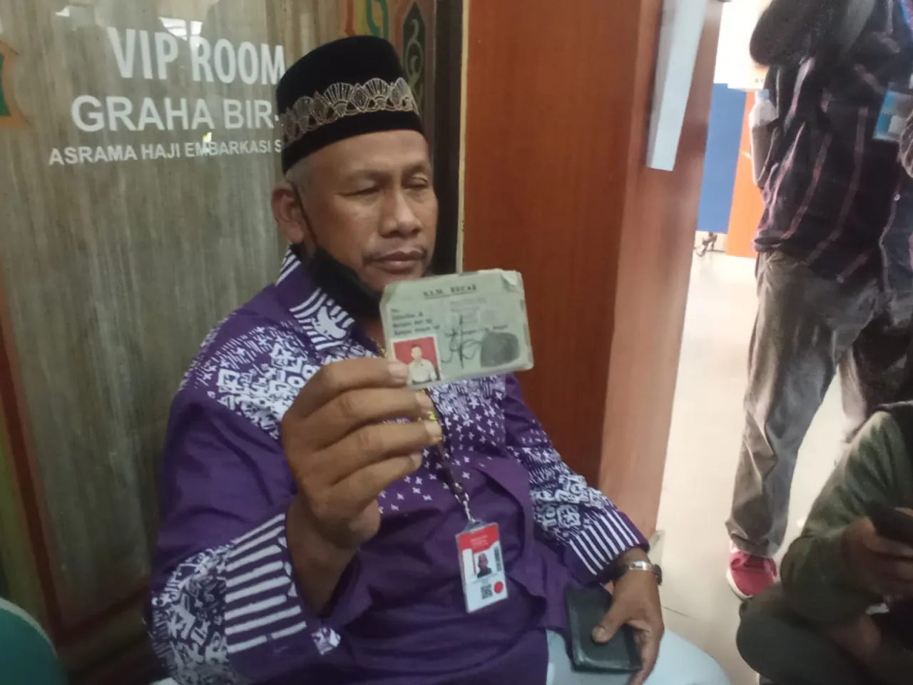 Nabung Sehari Paling Banyak Rp15 Ribu, Mbah Tono, Pemulung Asal Ponorogo Akhirnya Bisa Naik Haji