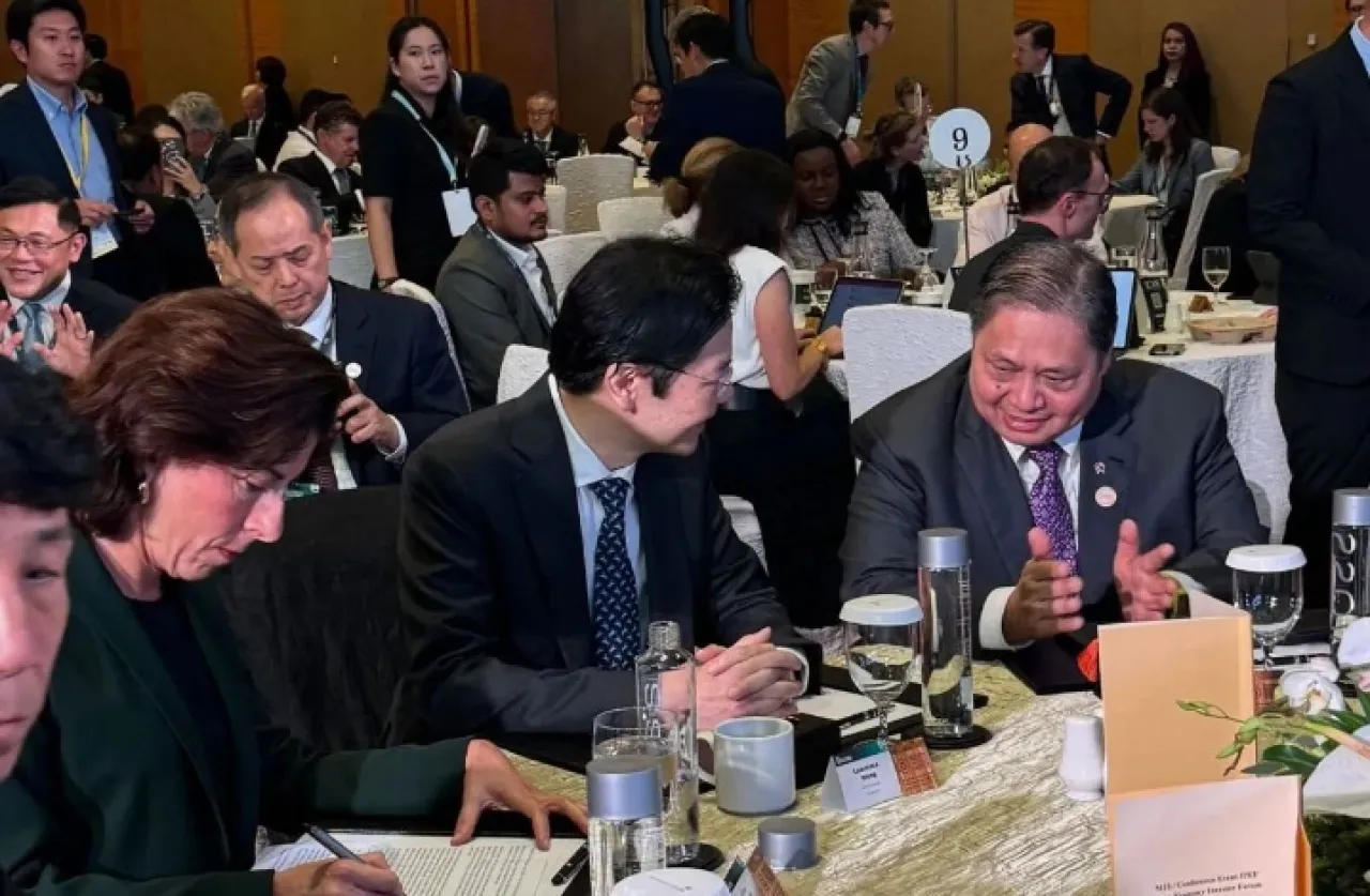Airlangga Tawarkan Beragam Investasi Kepada Investor dalam IPEF