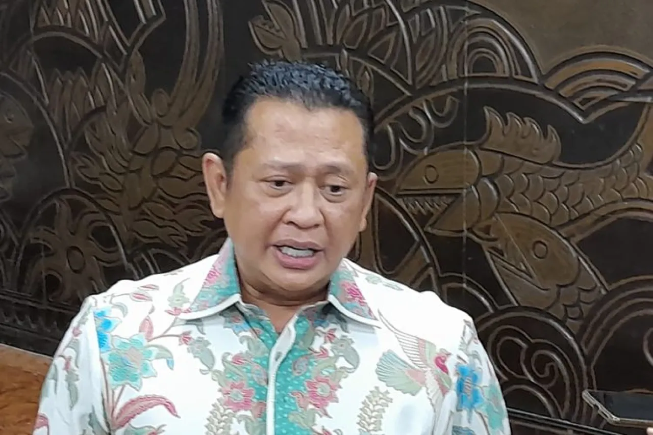 Klaim 'Seluruh Parpol Sepakat Lakukan Amandemen UUD 1945'