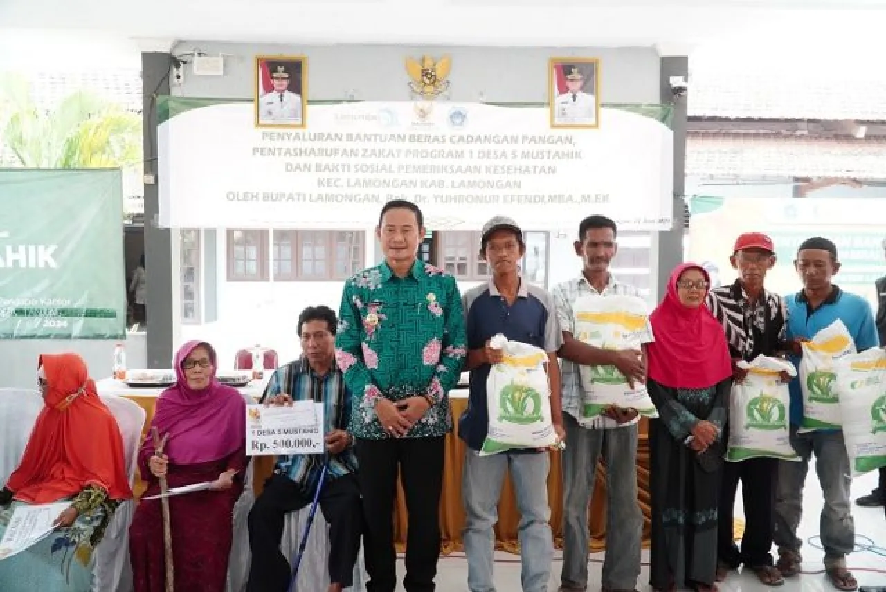 Bupati Lamongan Pastikan Bansos Tepat Sasaran