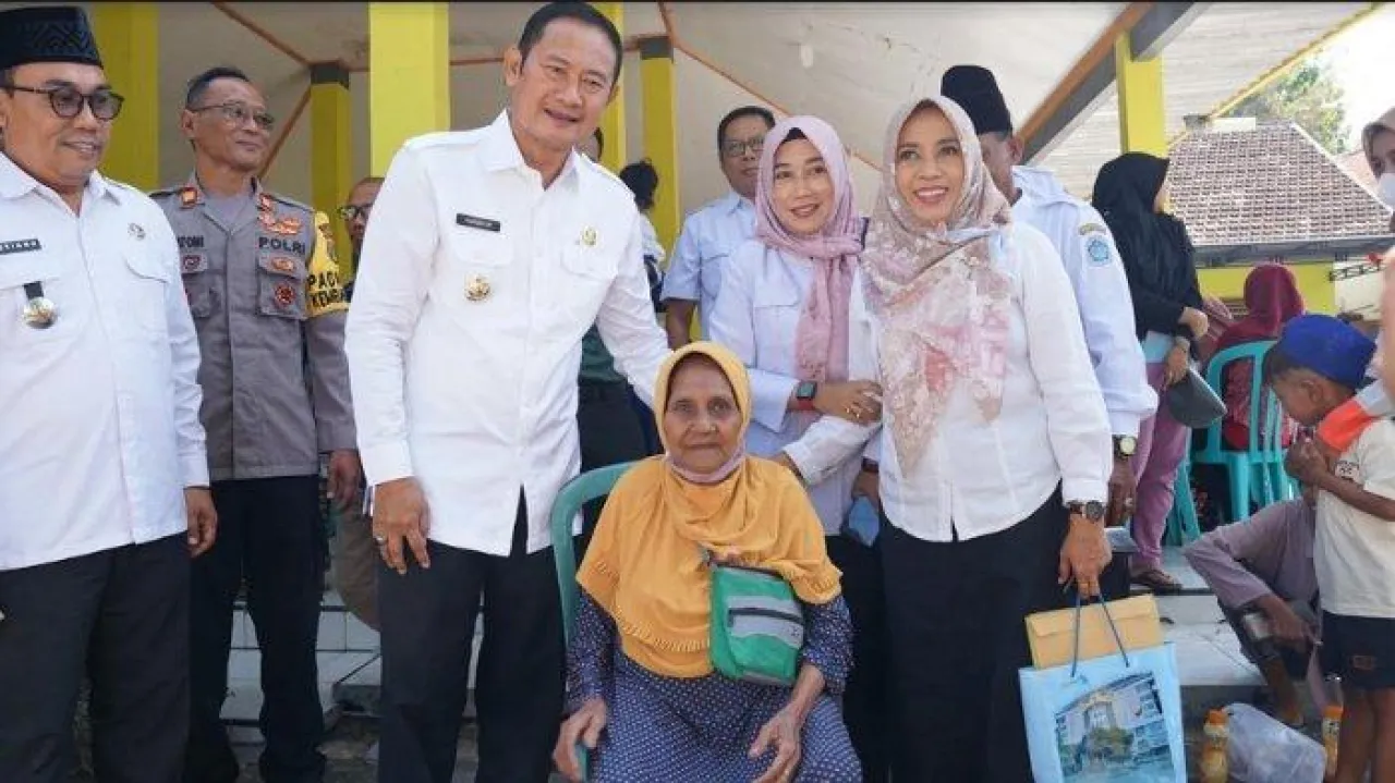 Pemkab, Baznas dan Bulog Lamongan Salurkan Bantuan Kepada Warga