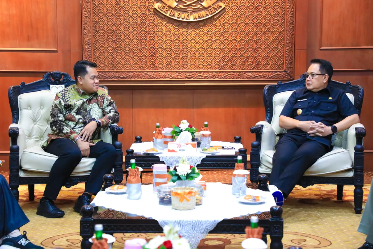 Pj Gubernur Adhy Dukung Kerja Profesional Hingga Pesankan Netralitas Kepada KPU Jatim
