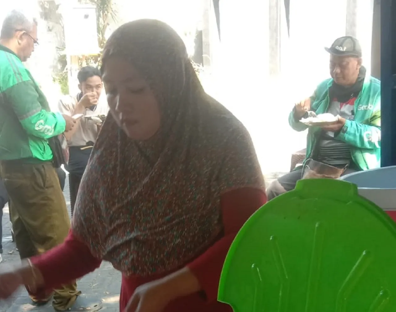 Sarapan Gratis Nikmat Tanpa Syarat Depan Prima Rasa di Jl. Kupang Indah