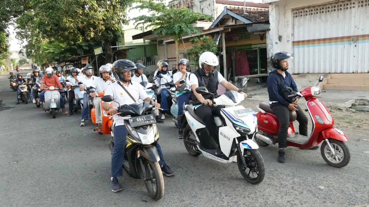 Kampanye Electrifying Lifestyle, PLN Gelar Konvoi Motor Bareng Komunitas Traccher
